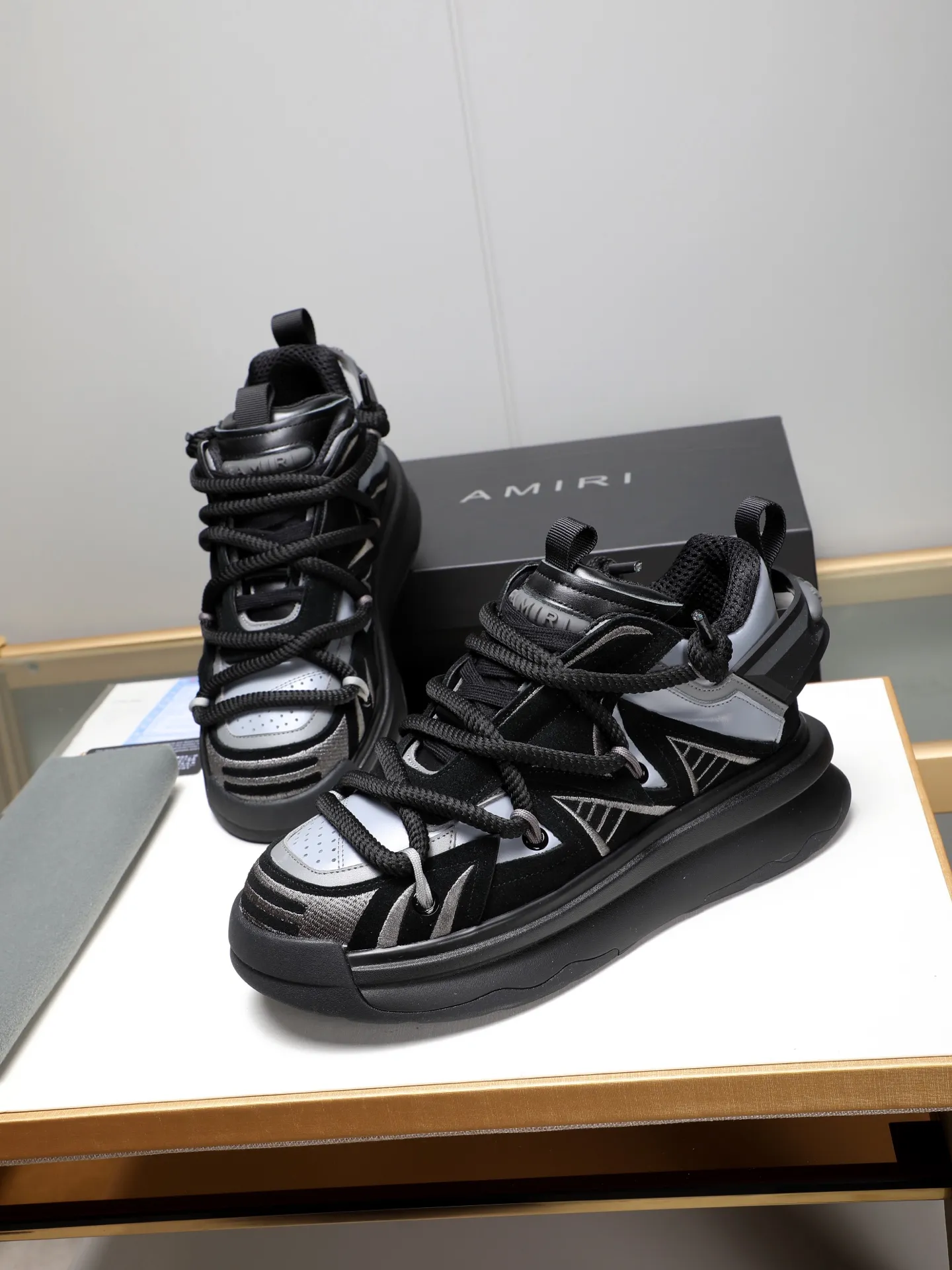 Men's men's shoes💰600 [AMIRI～AMIRI] 2025 spring and summer series new casual shoes🆕The large tongue on the upper and the cross shoe string design are very special! Made of cowhide➕multiple materials spliced➕in breathable mesh, thickened and oversized foam-resistant outsole, it will look good on whoever wears it! The appearance is responsible, the feet are retro and handsome! Size:39-44 (38, 45, 46 customized)